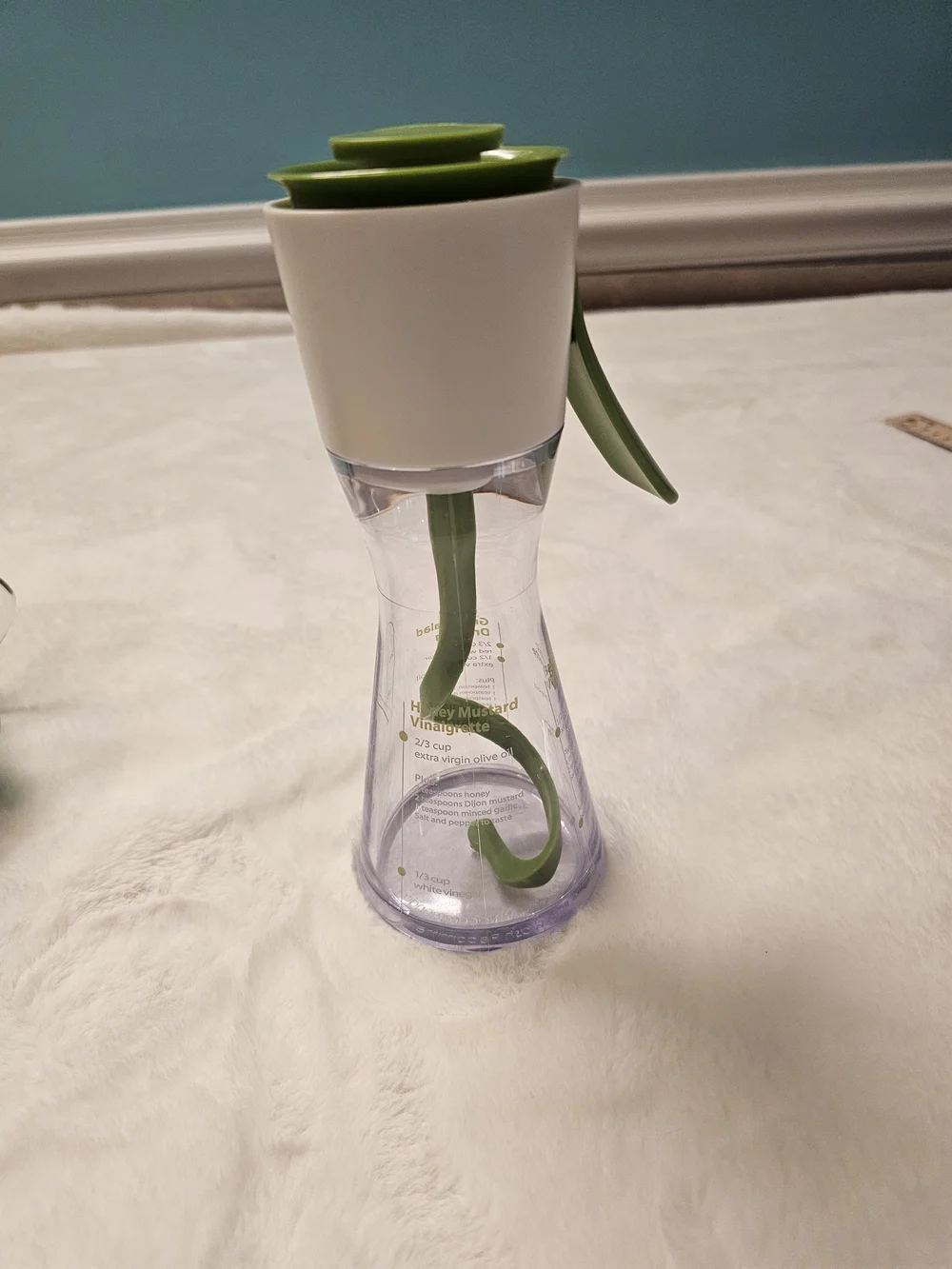 Chefn Emulstir 2.0White and Green Salad Dressing Mixer Bottle